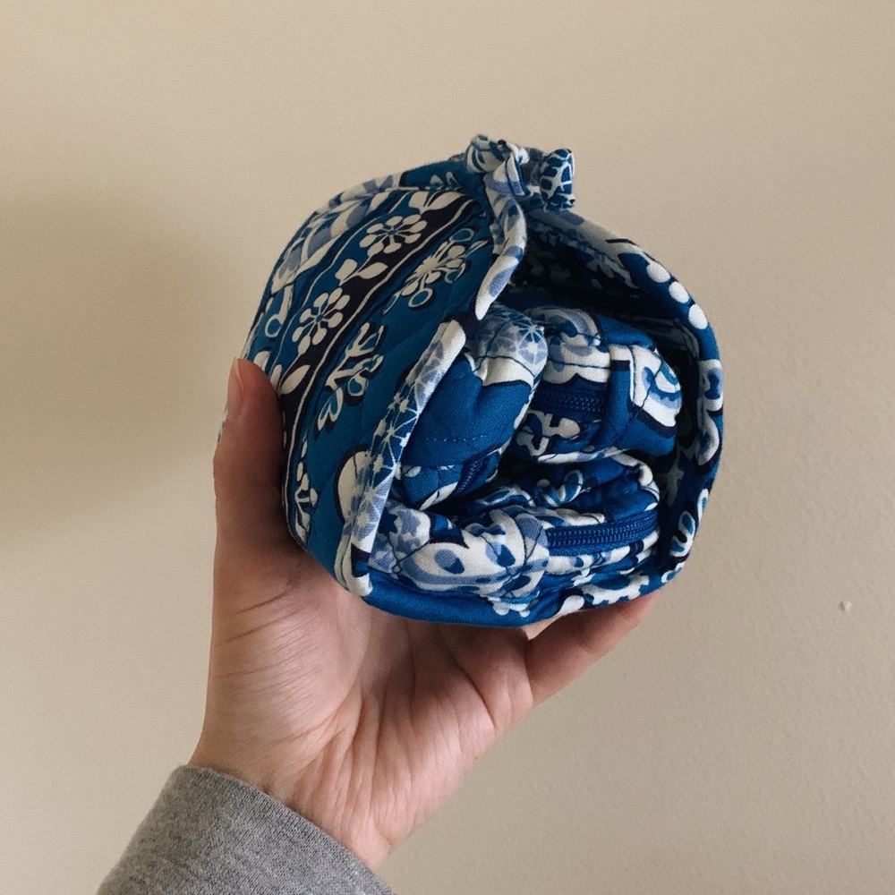VERA BRADLEY Rollup Bag